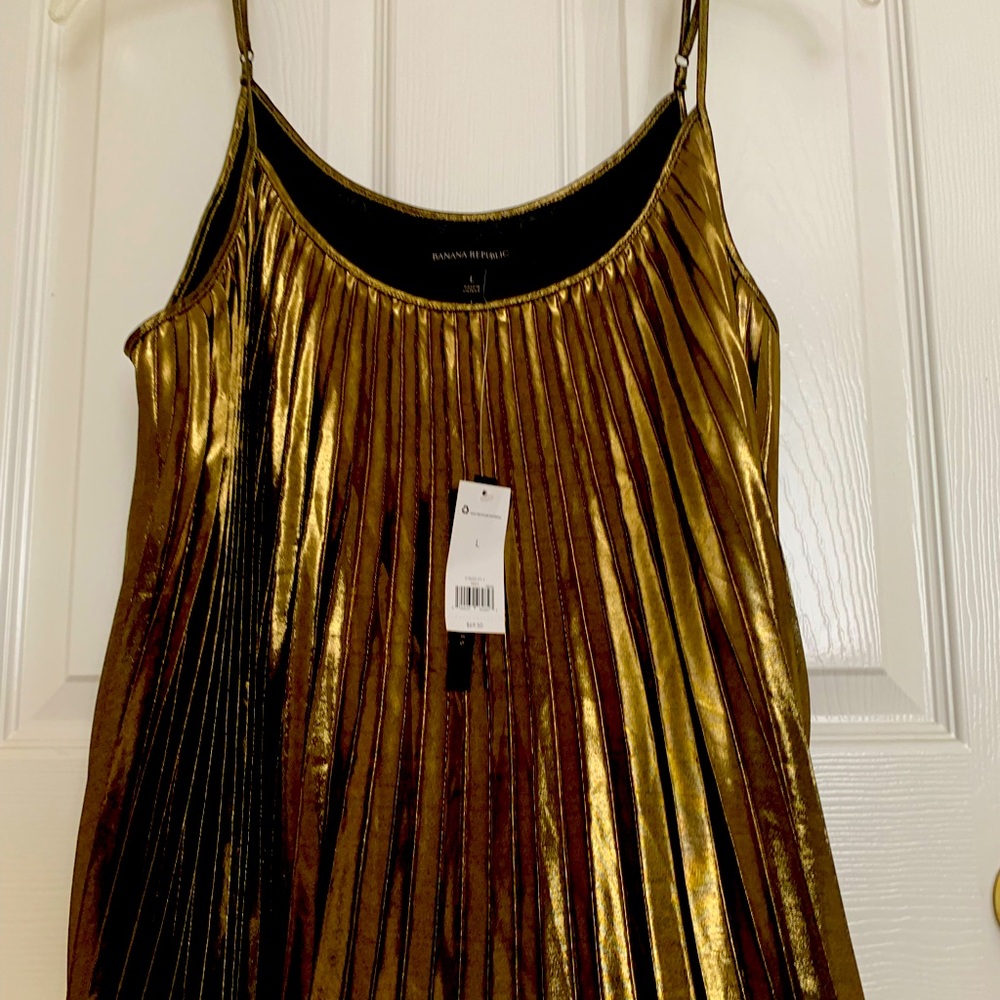 NWT Banana Republic Gold Plisse Camisole Tanktop Instantly Upgrades Any Outfit L